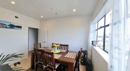 Prime Location - 4-Bedroom Home in Thorndon Quay, Pipitea - Photo 2