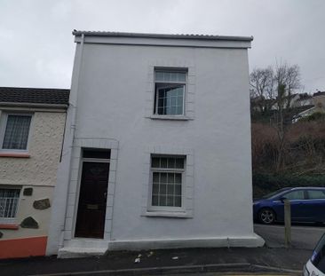 2 bedroom end of terrace house to rent - Photo 2