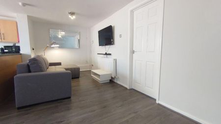 3 bedroom terraced house to rent - Photo 2