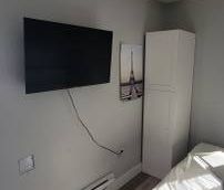 Fully Furnished Studio 1 washroom for rent available April 1 - Photo 1