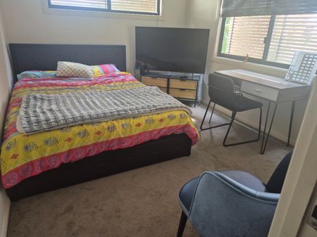 Beautiful Room with Private Bathroom and Living Area - Photo 3