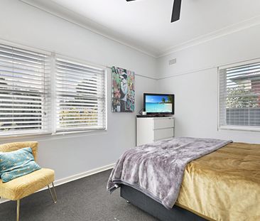 Three Bedroom Family Home - Photo 2