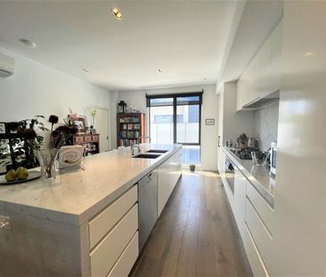 Luxury, lifestyle, liveability, convenient locale - Photo 6