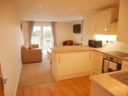 2 bedroom flat to rent - Photo 2