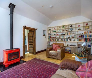 4 bedroom detached house to rent - Photo 2