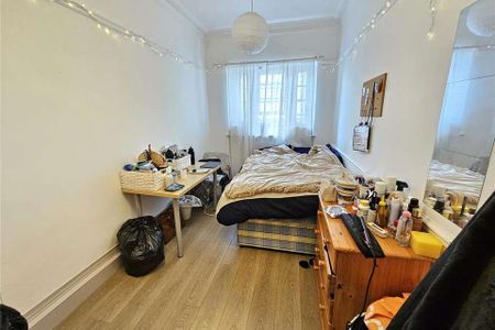 4 bedroom flat to rent - Photo 4