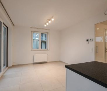 Gelijkvloers appartement te huur met 2 slaapkamers en ruime tuin! - Photo 4