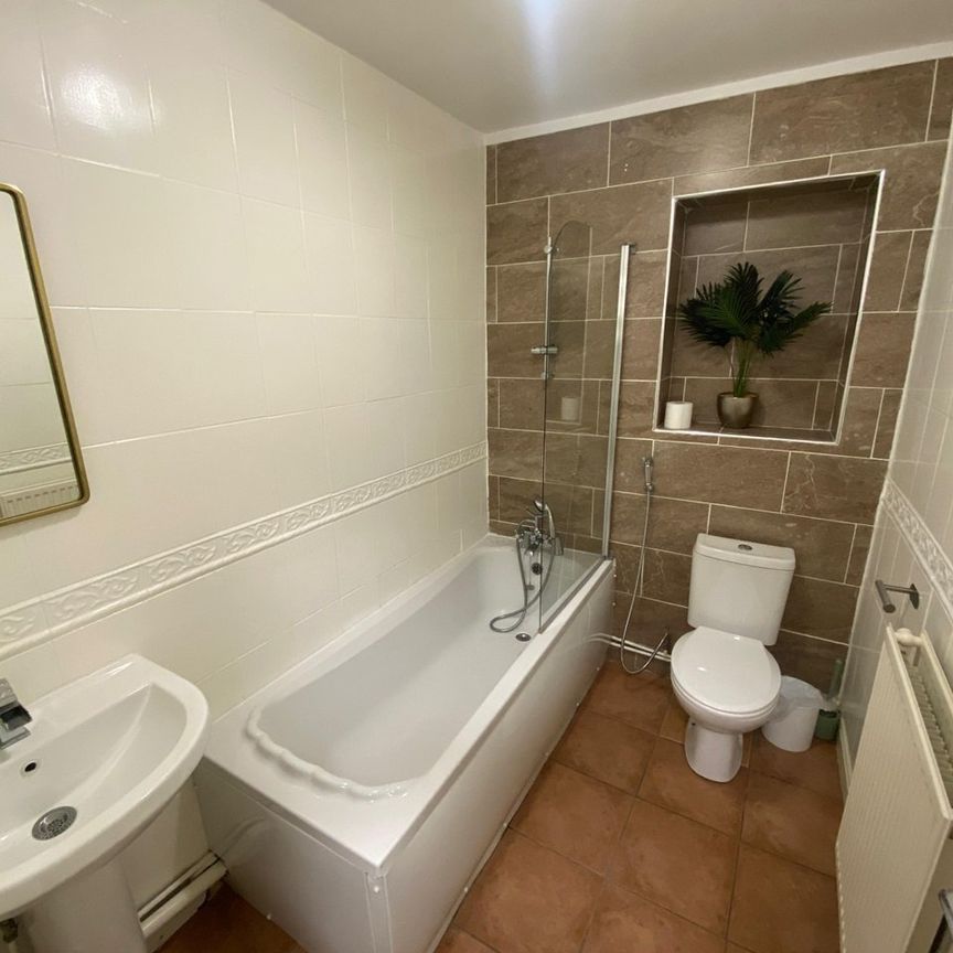 Room in a Shared House, Wyndcliff Road, B9 - Photo 1