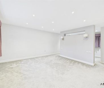 4 bedroom detached house to rent - Photo 3