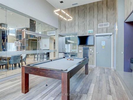 For Lease - 75 Oneida Crescent Unit# 402, Richmond Hill, Ontario - Photo 4