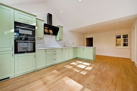 A beautfiully restored four bedroom Cottage - Photo 5