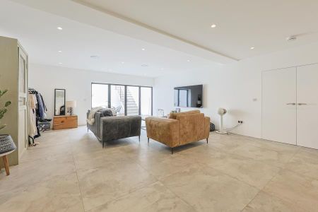 6 bedroom terraced house to rent - Photo 5