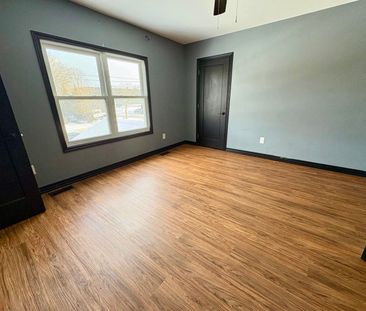 For Lease - 5815 Dorchester Road, Niagara Falls, Ontario - Photo 4