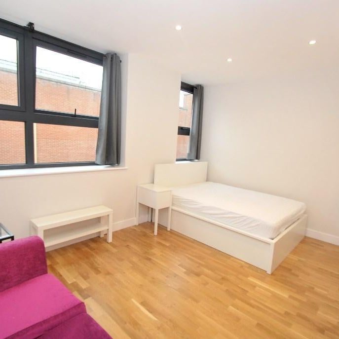 Studio Flat, Market Place, RG1 - Photo 1