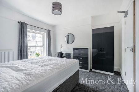 1 bedroom in a house share to rent - Photo 2