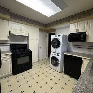 2 bed 1 bath House Upper Floor Burnaby South Close to Metrotown - Photo 2