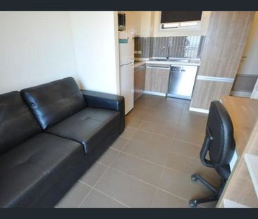 OCEAN VIEWS - 1x1 + Furnished + Inclusive Utilities - Photo 4