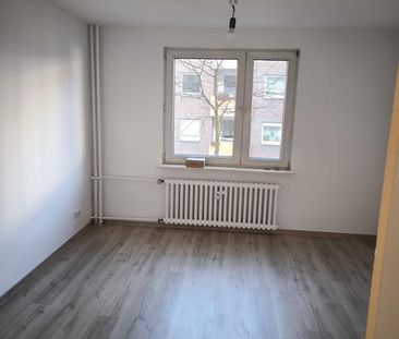 Helle und großzügige 2-Zimmer-Wohnung nach Komplettsanierung - Photo 2