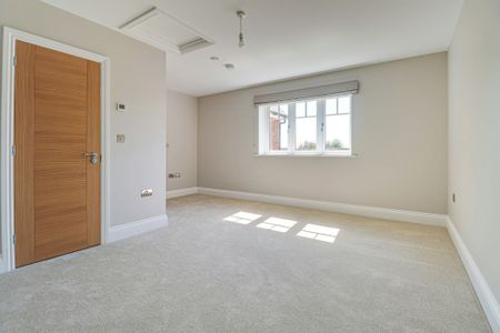 Clements End Road, Studham, LU6 2NG - Photo 5