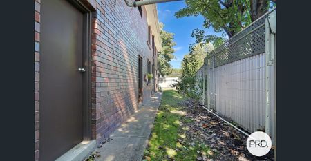 SECOND STOREY UNIT LOCATED IN CENTRAL ALBURY - Photo 5