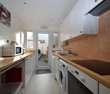 1 bedroom in a house share to rent - Photo 3