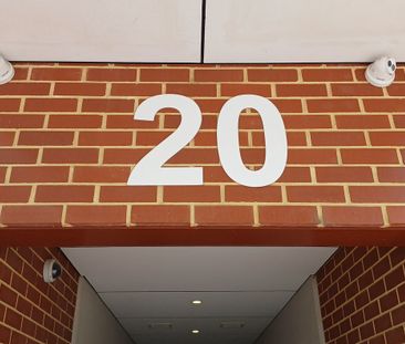 Fabulous 1 Bedroom 2 Bathroom Apartment - Photo 3