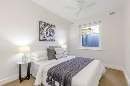 Spacious 3-Bedroom Home with Parking in Plympton Park - Photo 4