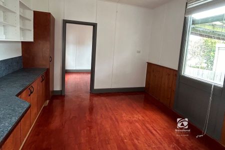 PRIME LOCATION! - Photo 3