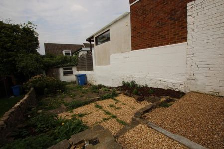 1 bedroom in a house share to rent - Photo 3