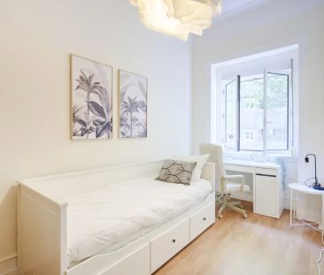 Room in a shared 6-bedroom apartment for rent in Lisbon, bills included - Photo 2