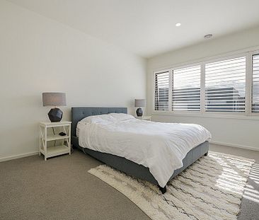 Discover Serenity: 13 Landsby Drive, Avondale Heights Awaits! - Photo 5