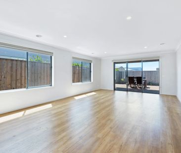 Spacious 4-Bedroom Family Home with Modern Comforts - Photo 3