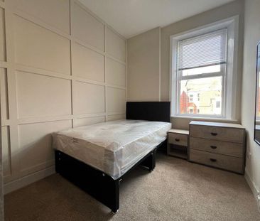 1 bedroom in a flat share to rent - Photo 4