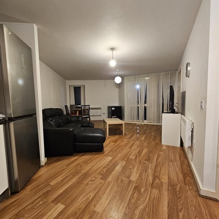 1 bedroom in a flat share to rent - Photo 1
