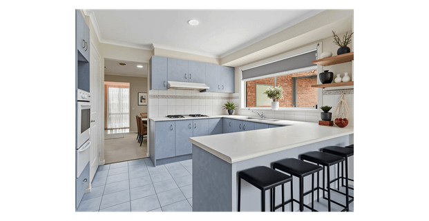 A bright family home ready to make your holidays feel extra merry. - Photo 1