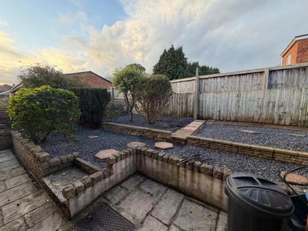 3 bedroom end of terrace house to rent - Photo 2