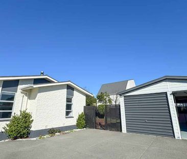 Natural Lighting, Three Bedroom Home On Beautiful Grounds! - Photo 5