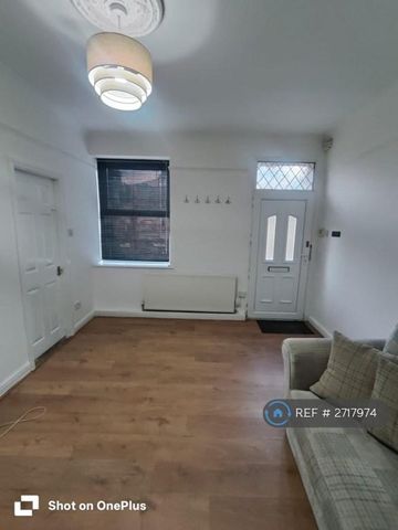 2 bedroom semi-detached house to rent - Photo 4