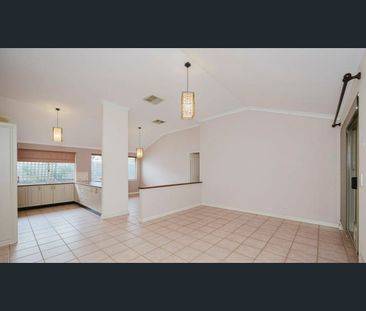 SPACIOUS FAMILY LIVING WITH MULTIPLE LIVING AREAS - Photo 4