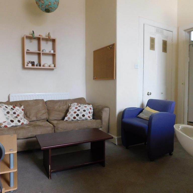 3 bedroom flat to rent - Photo 1