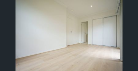 Fantastic House with TWO Master Bedrooms - Photo 3