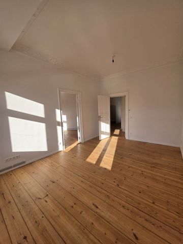 Attraktive Altbauwohnung– Charmant, modernisiert und bezugsbereit - Foto 3