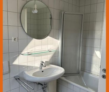 2-Zimmer-Wohnung mit Einbauküche, Balkon und Personenaufzug mitten ... - Photo 3