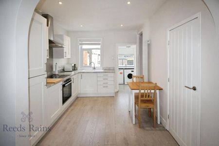2 bedroom terraced house to rent - Photo 2