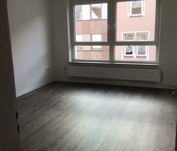 Renovierte Wohnung mit ca. 62,40m² kurzfristig verfügbar - Photo 1