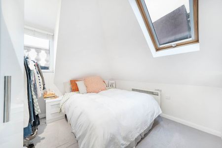 Price £3,500 pcm - Available 03/01/2026 - Furnished - Photo 5