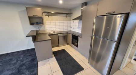 Conveniently located - Photo 5