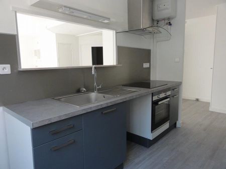 Location Appartement 3 pièces 108m² LE CREUSOT 71200 - Photo 2