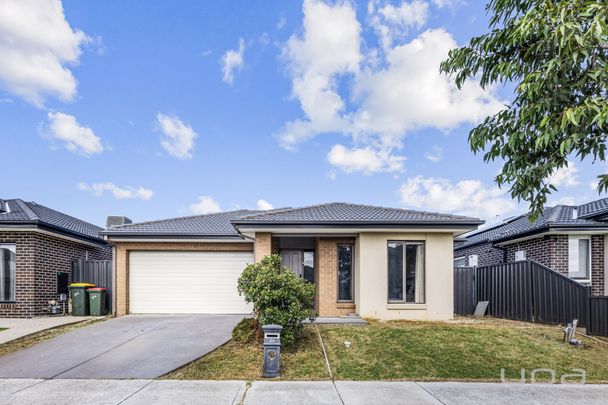 Spacious 4-Bedroom Home in Prime Tarneit Location – Close to Train Station and Parks - Photo 1