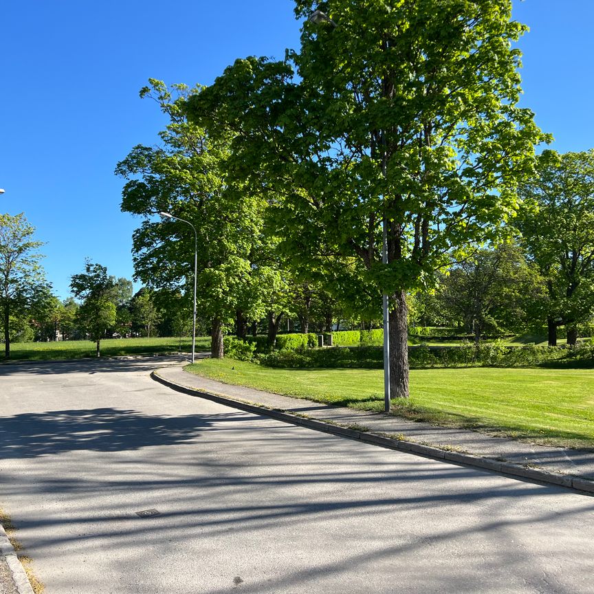 Holmsundsallen, Gävle - Photo 1